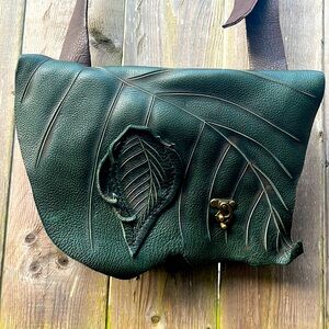 Leaf leather purse